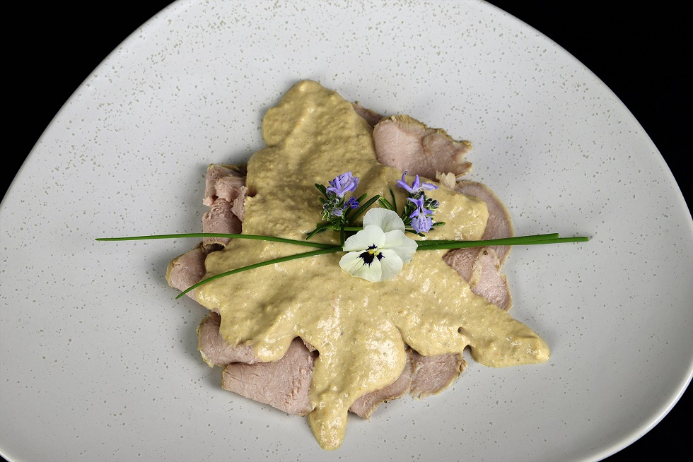Ein aus dem Piemont stammender Antipasto: Vitello tonnato