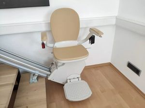 Sitzlifte Eine Lösung für Barrierefreiheit im eigenen Heim Symbolbild.