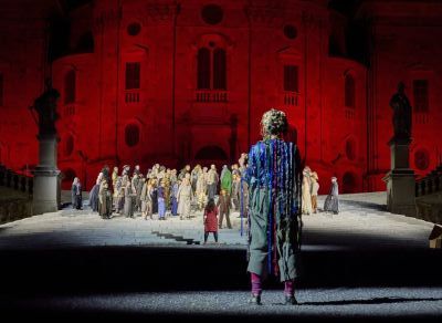 Die Welt und das Volk. Das Volk begehrt immer wieder gegen die Welt auf Foto Emanuel Ammon