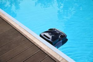 Salzwasser vs. Chlor Was bei der Poolreinigung wirklich zählt