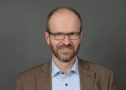 HHN-Professor Koch-Gröber lehrt im Studiengang Automotive Systems Engineering. Sein Forschungsschwerpunkt sind die Antriebssysteme von Fahrzeugen.  HHN