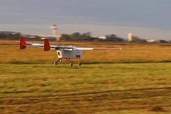 ALADINA im Landeanflug nach einem erfolgreichen Messflug am Flughafen BER.  Bildnachweis: Falk Pätzold/TU Braunschweig