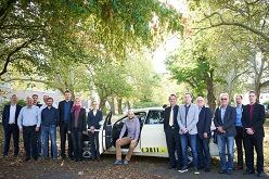 Ein Teil des Projektkonsortiums gibt den Auftakt zum Forschungsprojekt 