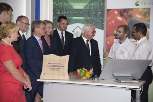 An drei Thementischen stellten die Mitarbeiterinnen und Mitarbeiter der Delegation um Bundespräsident Frank-Walter Steinmeier Projekte des Technologiecampus Grafenau vor.  THD