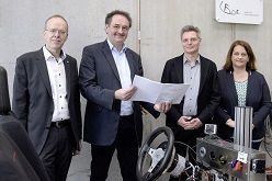 (v.l.n.r.) Dirk Hackenberg, SIHK, Jochen Schröder, GWS, Prof. Dr. Andreas Nevoigt, FH Südwestfalen und Sonja Pfaff, Transferverbund Südwestfalen  Fachhochschule Südwestfalen