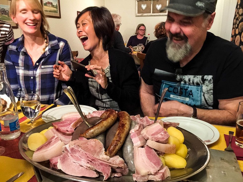 Es ist angerichtet, man kann sich bedienen von all den guten Sachen