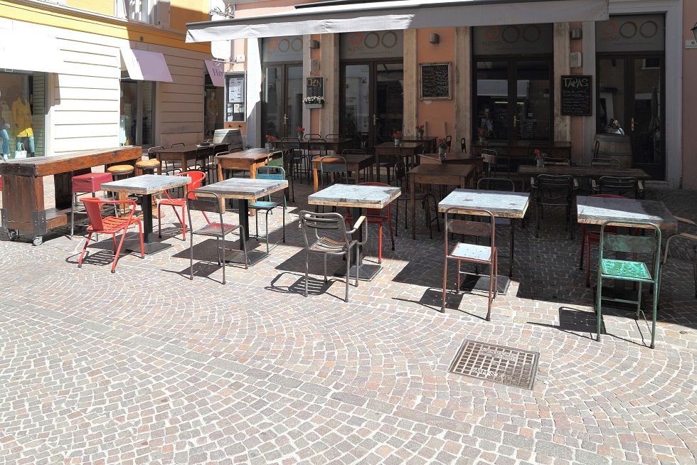 Restaurant mit Licht und Schatten Foto W.R.Wagner pixelio.de