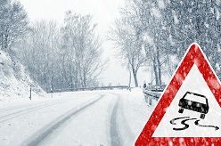 Schnee, Glätte und Dunkelheit sind die Stressfaktoren beim winterlichen Autofahren. Quelle: WetterOnline