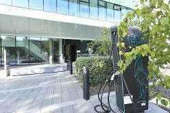 Einer von fünf neuen öffentlich zugänglichen Ladepunkten am Fraunhofer ISC  Righi  Fraunhofer ISC