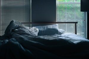 Die besten Rollos für Schlafzimmer Symbiolbild unsplash