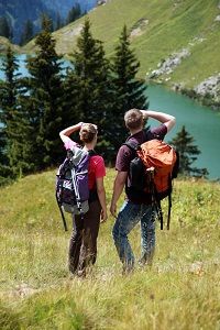 Renaissance des Aktivurlaubs: Wanderregionen wie die bayerischen Alpen sind im Corona-Sommer besonders beliebt. Auch sonst bevorzugen die Deutschen im Urlaub Outdoor-Aktivitäten, am liebsten an Reisezielen im eigenen Land.  Colourbox