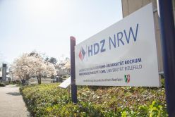 Haupteingang Herz- und Diabeteszentrum NRW (HDZ NRW), Bad Oeynhausen  (Foto: Finn Lehrke).  HDZ NRW