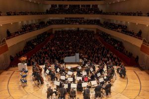 Das Luzerner Sinfonieorchester mit Martha Argerich Foto Philipp Schmidli