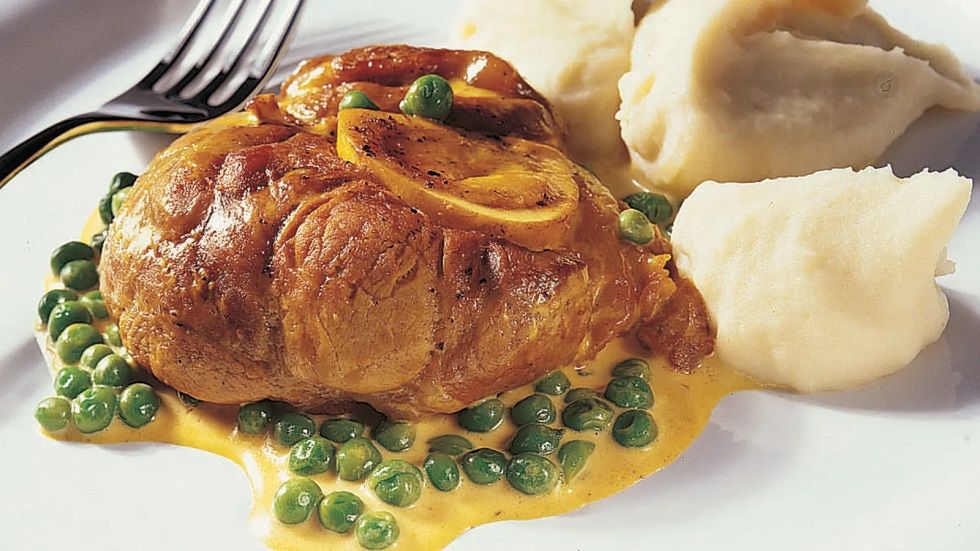 Kalbshaxen an Safran Erbsen Sauce