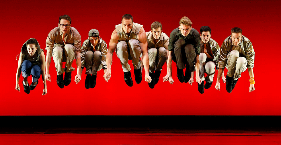 West Side Story die Jets sind im “Anflug” Foto Jeff-Busby