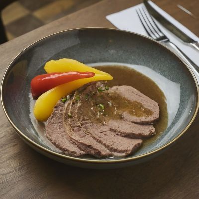 Original österreichischer Tafelspitz präsentiert in einem Restaurant