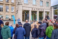 Einweihung Stele Rathausvorplatz  Foto  DYenmez